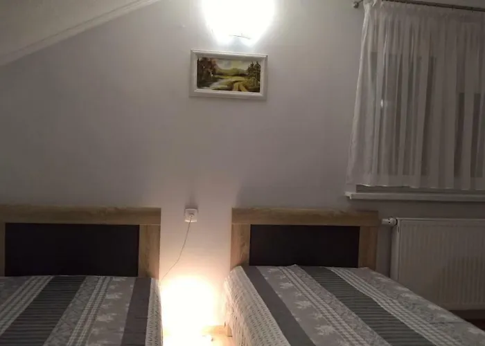 I Biala Hortensja 公寓 尤斯托尼莫斯基